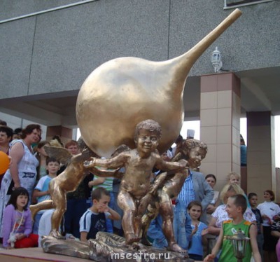 Прикольные картинки - памятник клизме.jpg